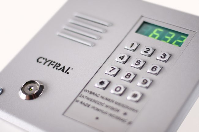 Студенты из Томска создали альтернативу ключам от домофона