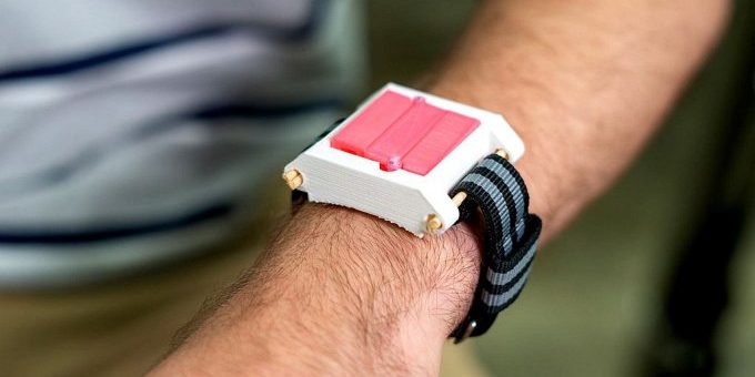 EpiWear — наручный автоиньектор для аллергиков (видео)