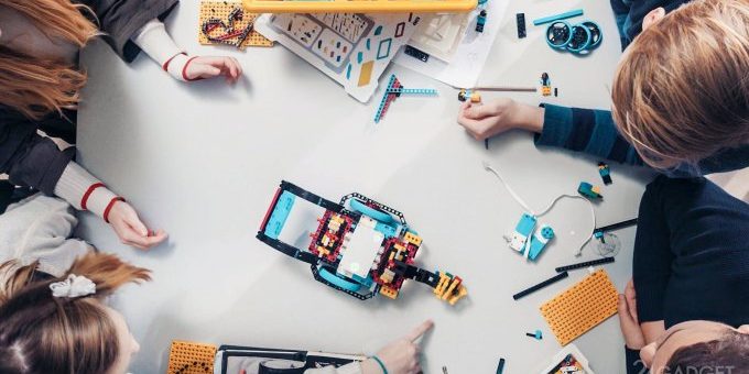 LEGO выпустила конструктор робототехники для детей (видео)