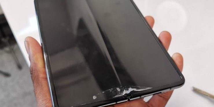 Провал гнущегося смартфона Samsung – лучший пример правильной стратегии Apple с выходом на новые рынки