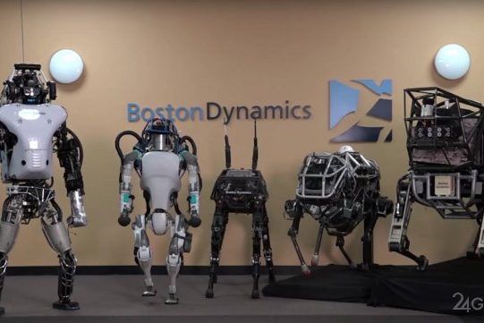 Робот от Boston Dynamics стал заправским грузчиком (видео)