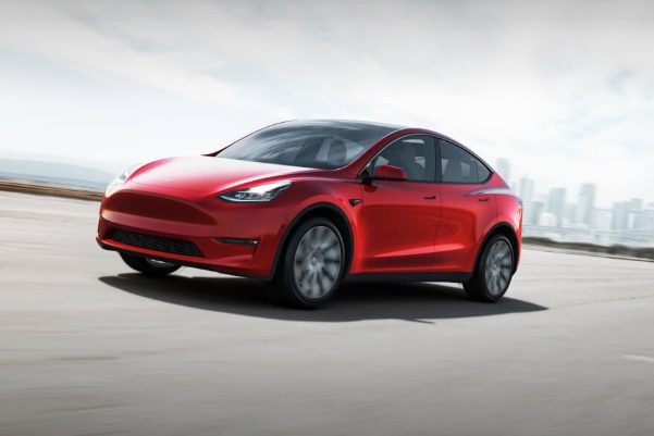 «Связной» открыл предзаказ на Tesla Model Y