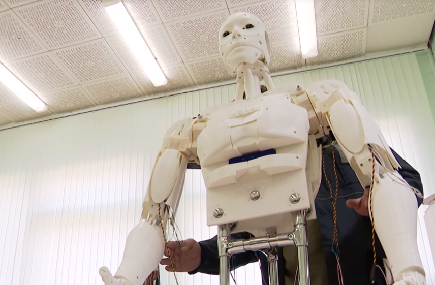 Белорусские специалисты изготовили образовательного робота