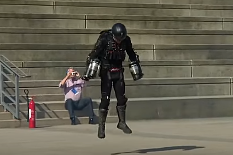 В Нью-Йорке протестировали работу реактивного костюма, напечатанного на 3D-принтере