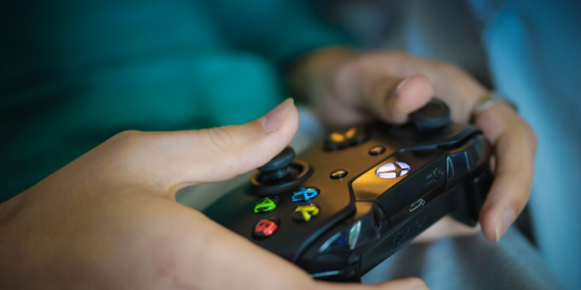 Microsoft выпустит фиолетовую Fortnite-версию Xbox One