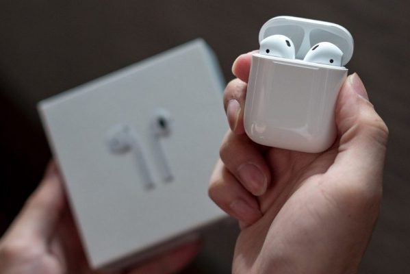 Как заряжаются AirPods и чехол? Всё продумано до мелочей