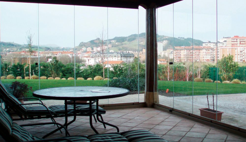 «Lasfin» — российское безрамное остекление | 10pix.ru