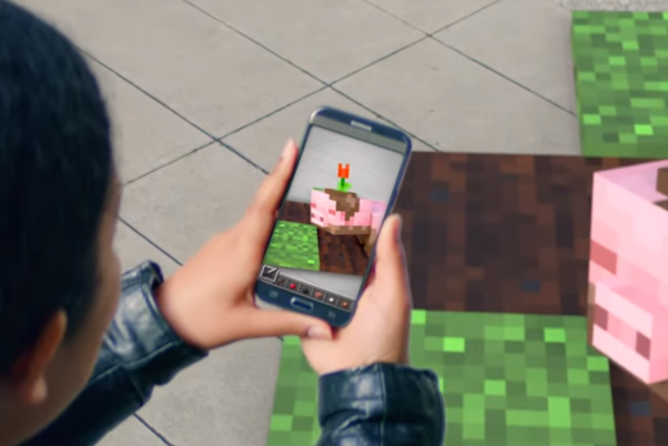 Microsoft показала мобильный Minecraft в дополненной реальности