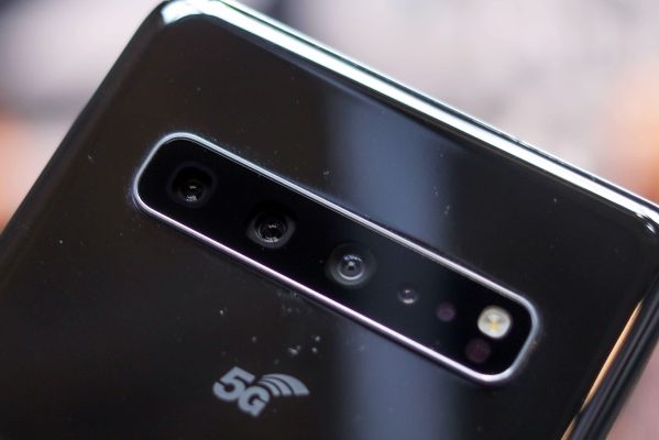 В продаже появились первые 5G-смартфоны. Как ощущения?