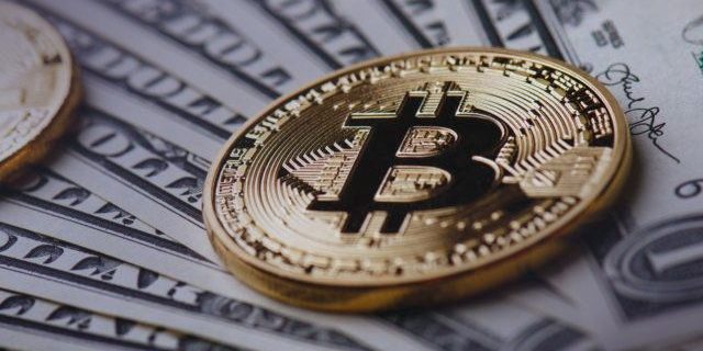 Биткоин упал ниже отметки $8000