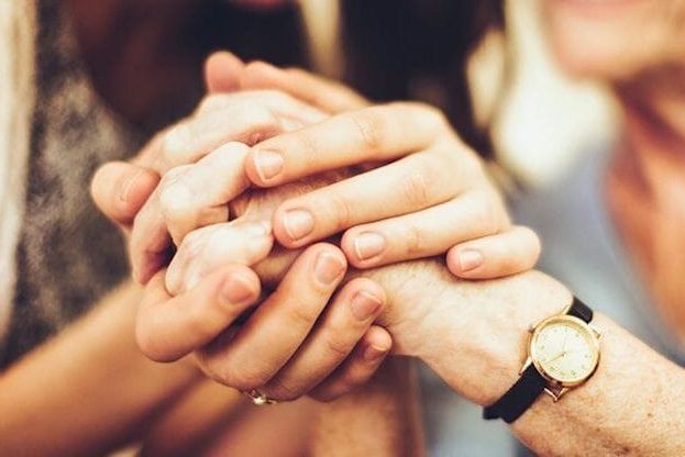 Что лучше сказать человеку вместо банальных «не переживай» или «не волнуйся»