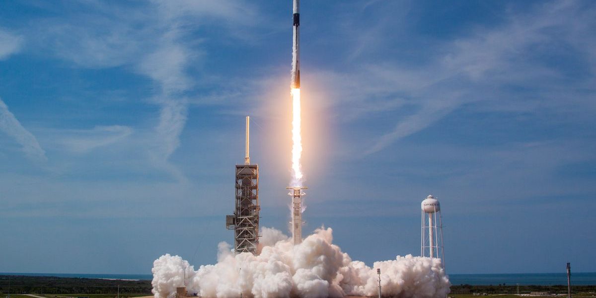 Ракета Илона Маска отправит в космос прах 152 мертвецов