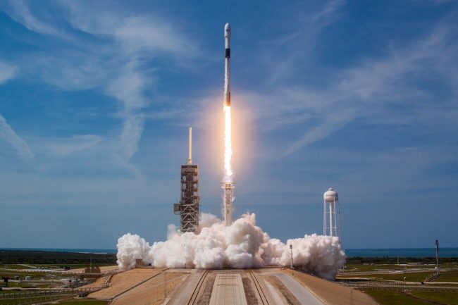 Ракета Илона Маска отправит в космос прах 152 мертвецов