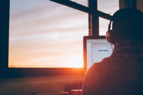 Сотрудники популярной соцсети читали чужую переписку и видели все пароли