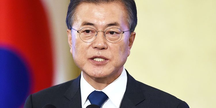 Президент Южной Кореи был вынужден отложить отпуск из-за проблем с Японией