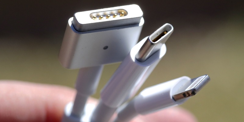 Почему в новых iPhone не нужен USB-C