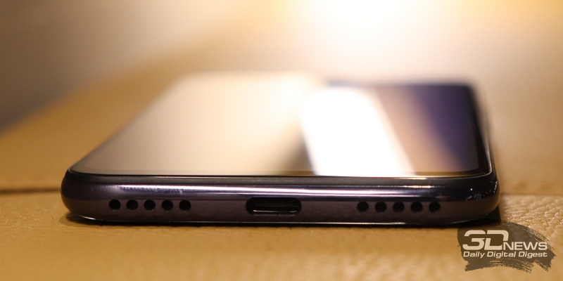 Xiaomi Mi A3, нижняя грань: порт USB Type-C, основной динамик и микрофон