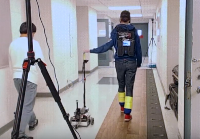 Для людей с двигательными нарушениями создан робот-трость Canine