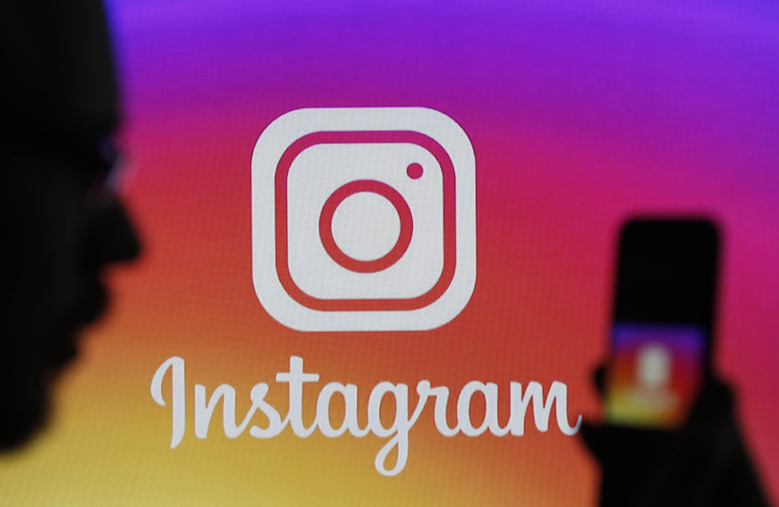 Instagram будет платить за помощь в защите данных пользователей