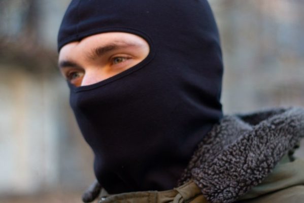 Маски не помогают. Как обмануть камеру наблюдения и избежать деанона на улице