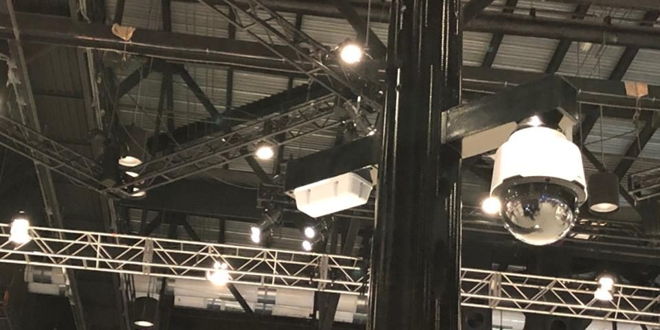 Умные уличные фонари следят за состоянием города и защищают его жителей