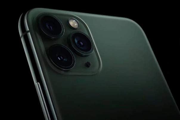 У новых iPhone странная камера: она выпирает дважды