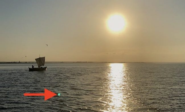 Откуда берутся зеленые или желтые точки на фото с камеры iPhone, и как их убрать?