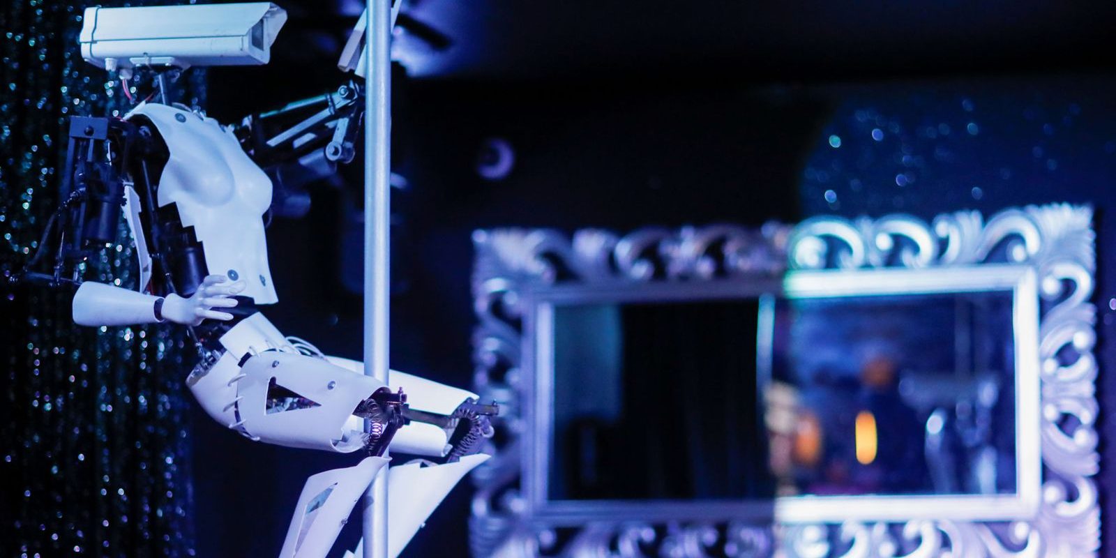 Во Франции дебютировали роботы-стриптизёры — Digger.ru