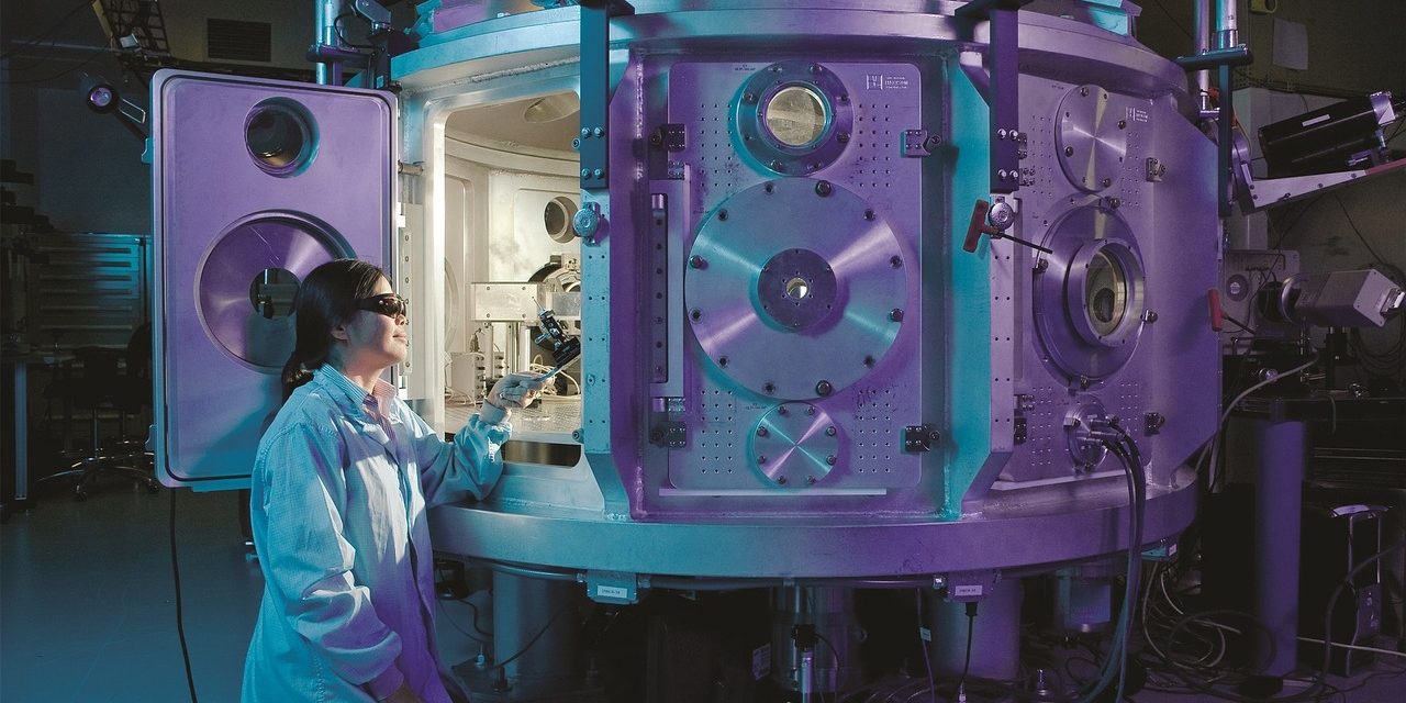 В НГТУ открыли лабораторию по выпуску ограниченных образцов микроэлектроники