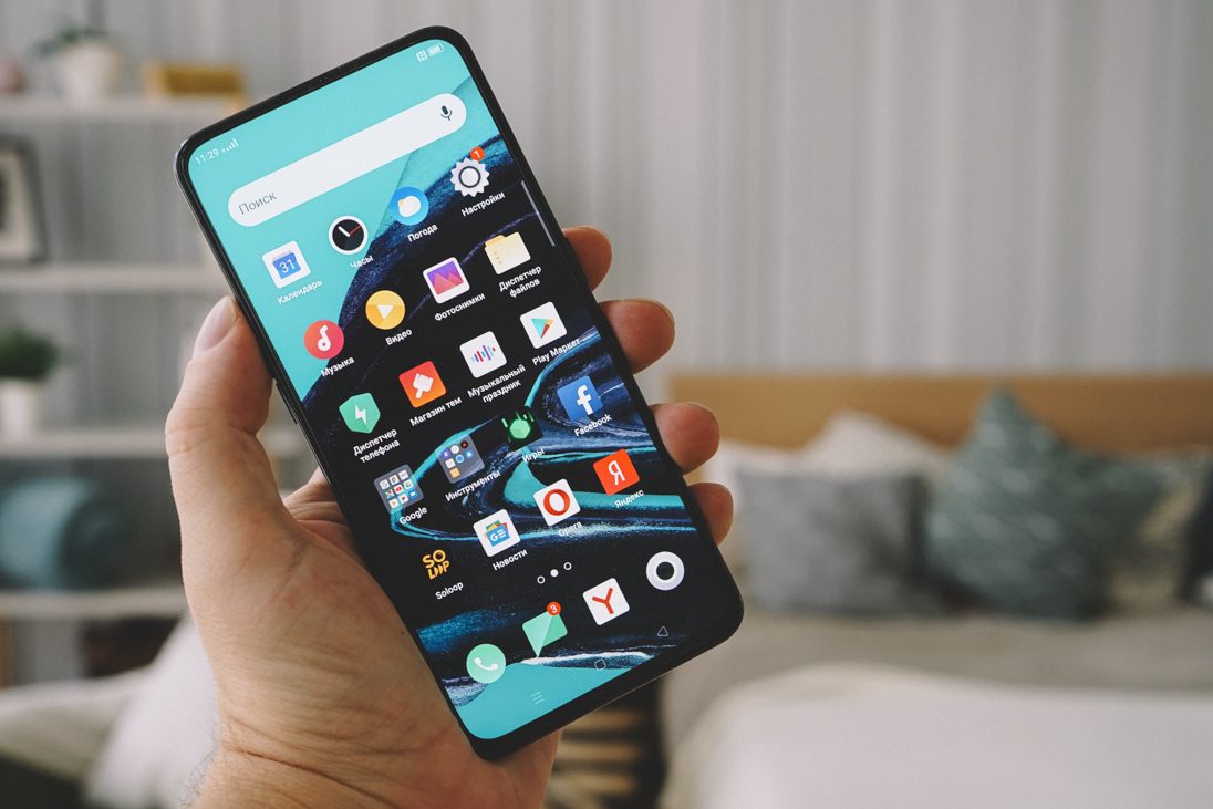 безрамочный экран, топовый дизайн и камера-плавник