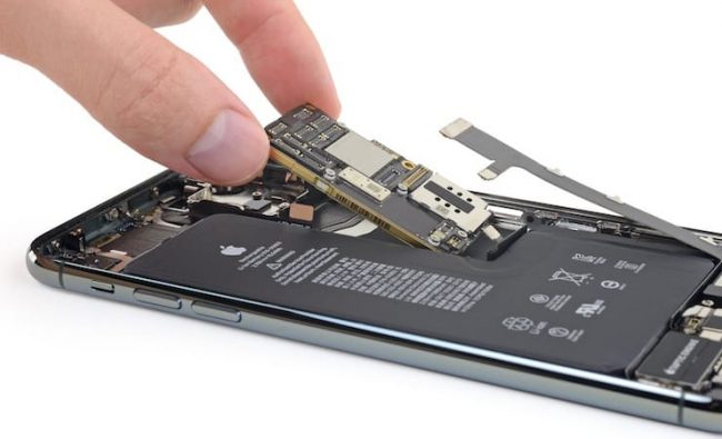 Сколько стоят все комплектующие и сборка iPhone 11 Pro Max, который Apple продает за 100 000 рублей