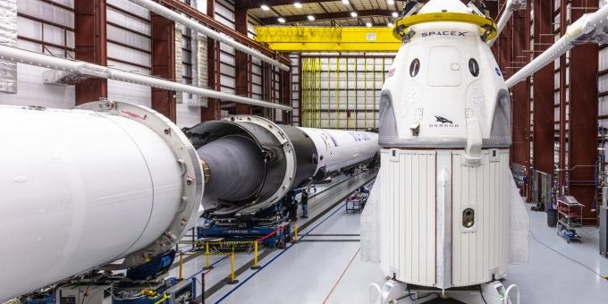 SpaceX планирует тестовый запуск Crew Dragon уже в этом году (4 фото) » 24Gadget.Ru :: Гаджеты и технологии