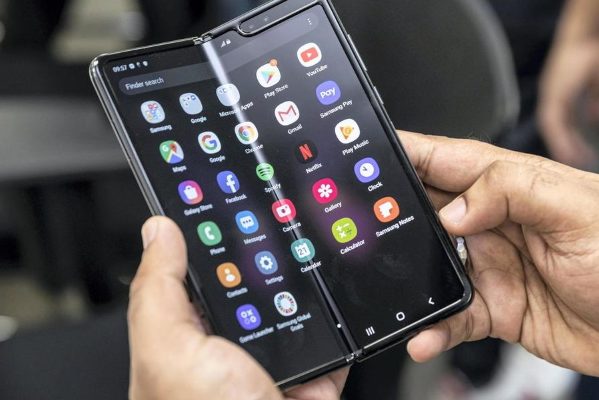 Журналисты сгибали Galaxy Fold двенадцать часов подряд, и вот что получилось