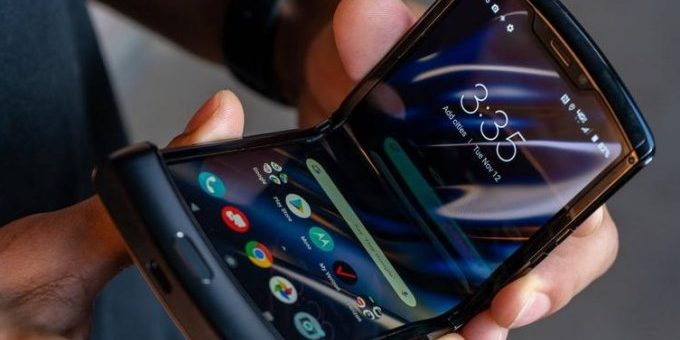 Motorola гарантирует длительную работу сгибаемого экрана RAZR » 24Gadget.Ru :: Гаджеты и технологии