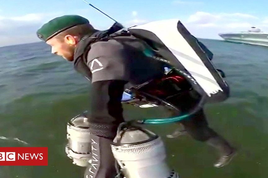 <pre>Человек в реактивном костюме летит с корабля Королевского флота и других новостей