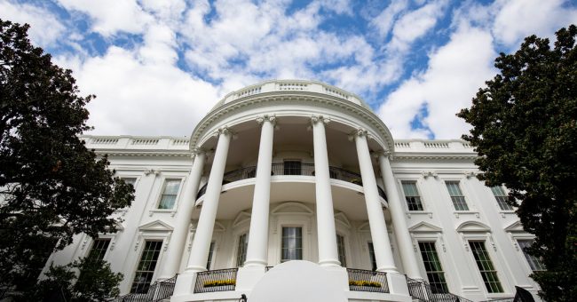 <pre>Предполагаемое имя осведомителя продолжает уклоняться от защиты Facebook и YouTube