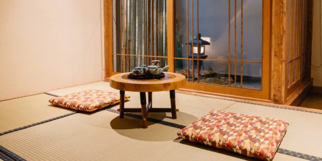 Японский отель заселяет всего за 1 доллар. Если вы согласитесь вести трансляцию из номера!