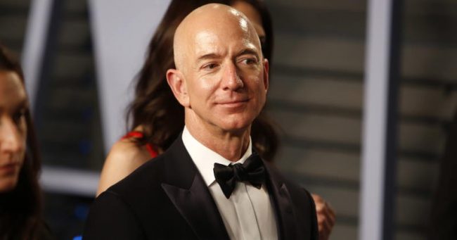 Глава Amazon — самый богатый человек планеты. Forbes назвал его неудачником