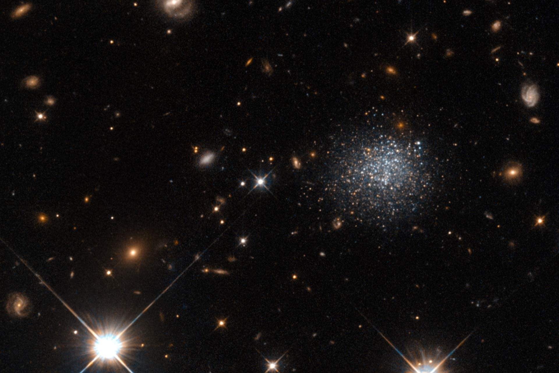 Обнаружено 19 галактик без темной материи