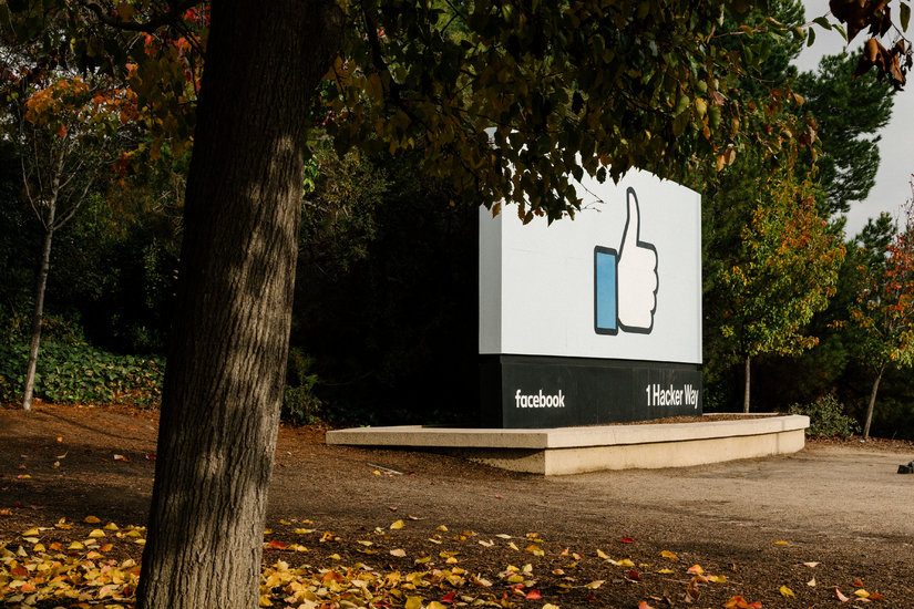 <pre>F.T.C. Считается, что это может послужить причиной судебного запрета на Facebook