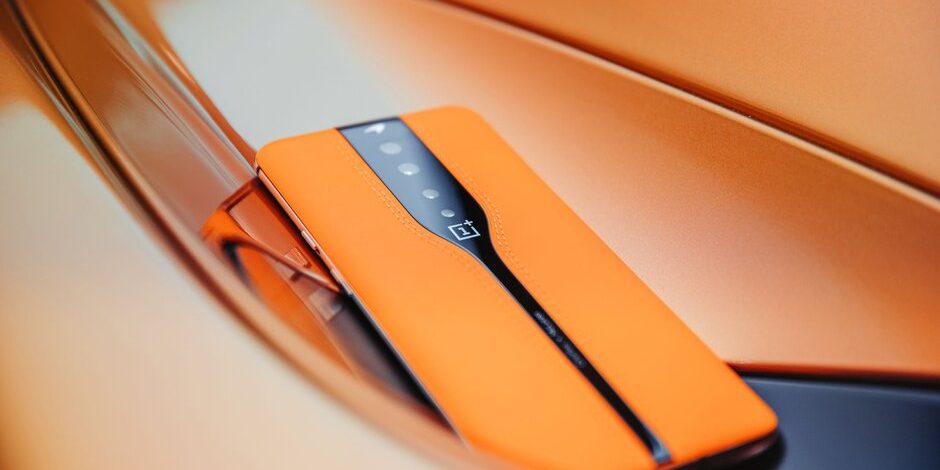 Будущие флагманы OnePlus получат «невидимые» камеры