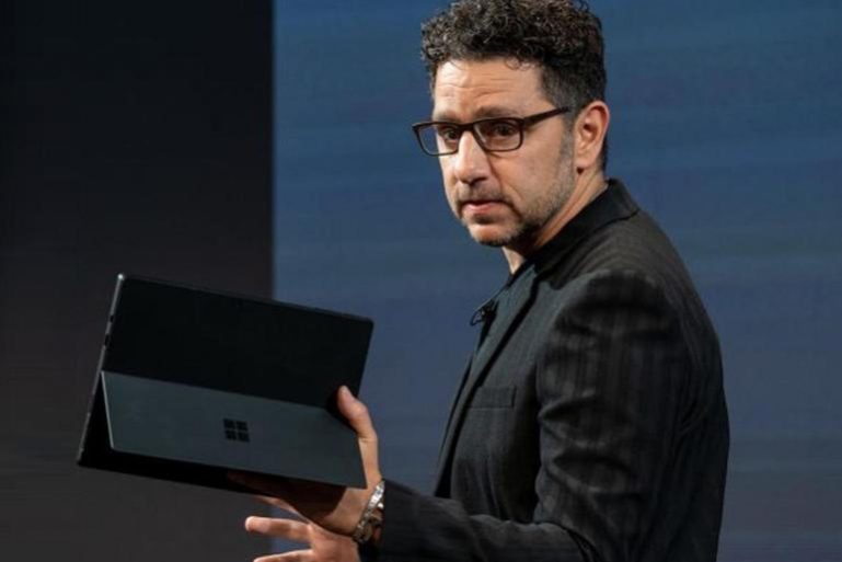 <pre>Microsoft объединила свои команды Windows по работе с клиентами и оборудованием под руководством директора по продукту Паноса Паная