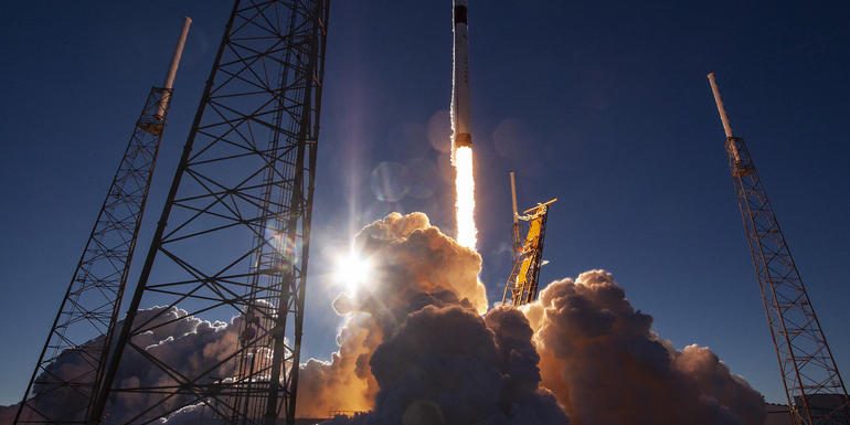 <pre>Интернет из космоса: SpaceX Элона Маска запускает 60 новых спутников для обслуживания в США