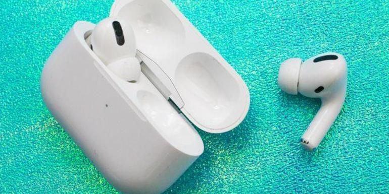 <pre>Он был одет в AirPods и кричал. Тогда женщина жаловалась