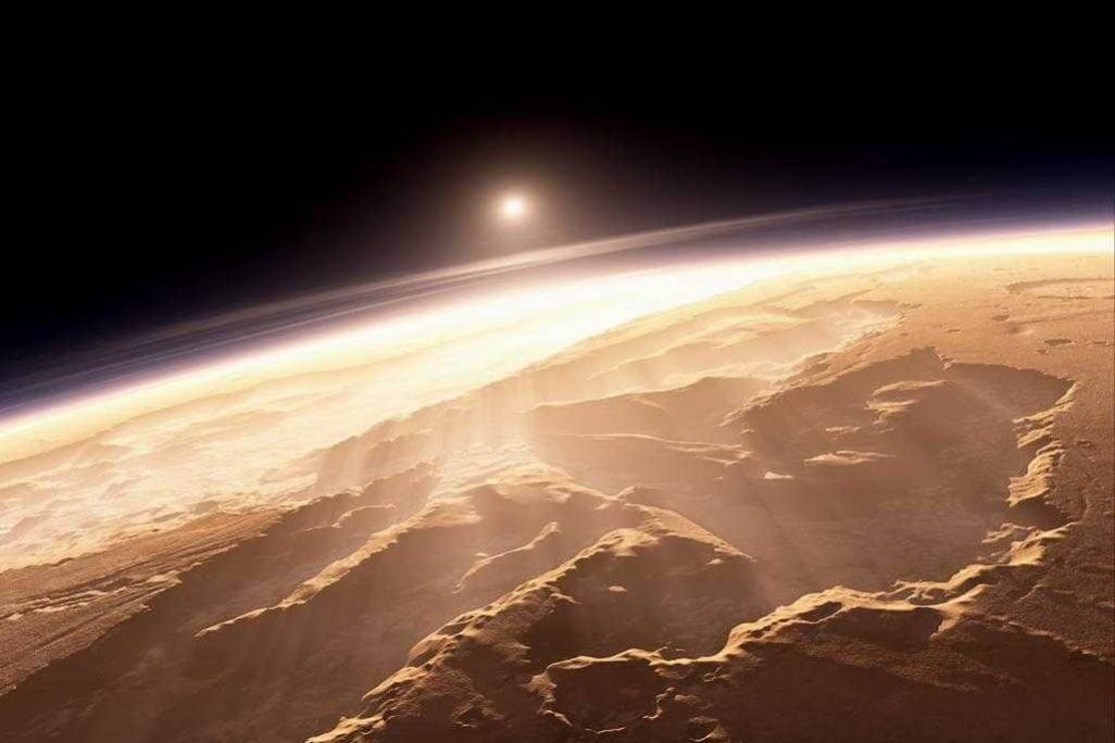 Соленая вода периодически появляется на Марсе