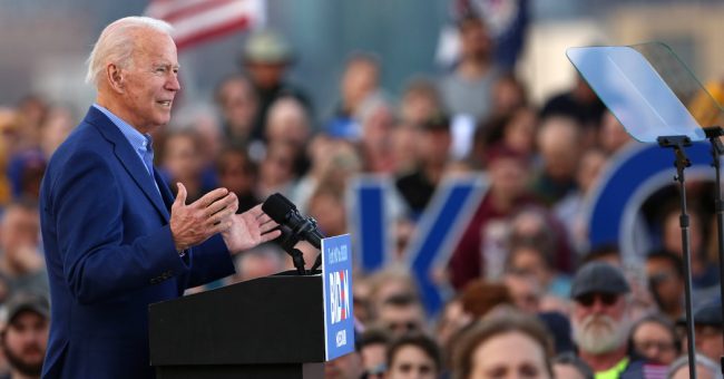 <pre>Манипулированное видео Байдена обостряет речевую войну онлайн с Трампом