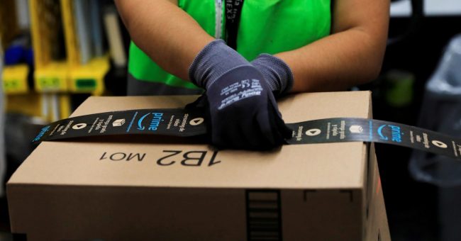 <pre>Некоторые сотрудники говорят, что Amazon недостаточно для их защиты от коронавируса