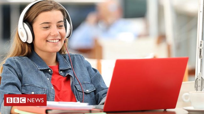 <pre>Блокировка от коронавируса: ноутбуки предлагаются для онлайн-уроков в школе дома