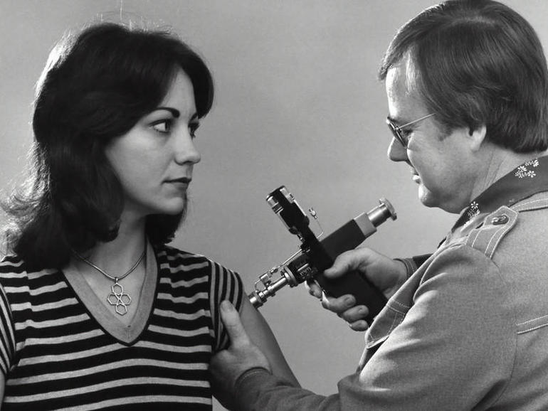 <pre>В течение шести месяцев исследователи безопасности тайно распространяли вакцину Emotet по всему миру