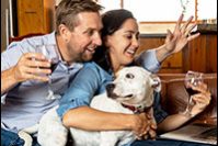 <pre>Любители развлечений наслаждаются виртуальными вечеринками | Тенденции